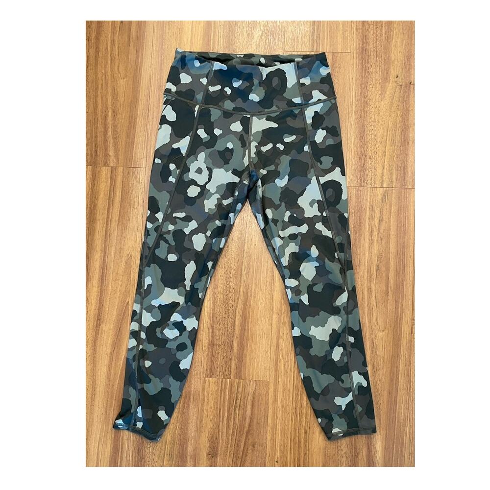 Athleta Lightning 7/8 Tight Camouflage Ankle Leggings Women's Size M Regular Fit